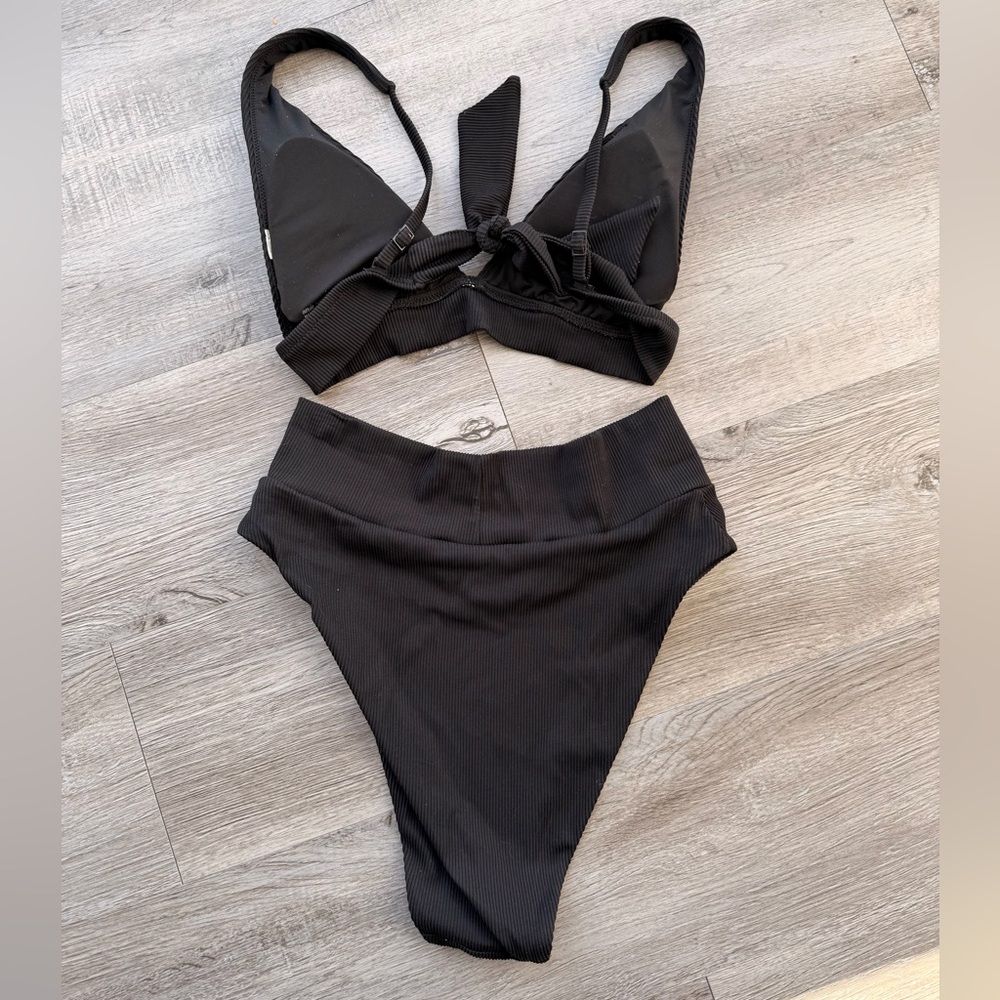 AERIE RIBBED LONGLINE
TRIANGLE TOP AND CROSSOVER HIGH CUT BIKINI BOTTOMS - Picture 3 of 5